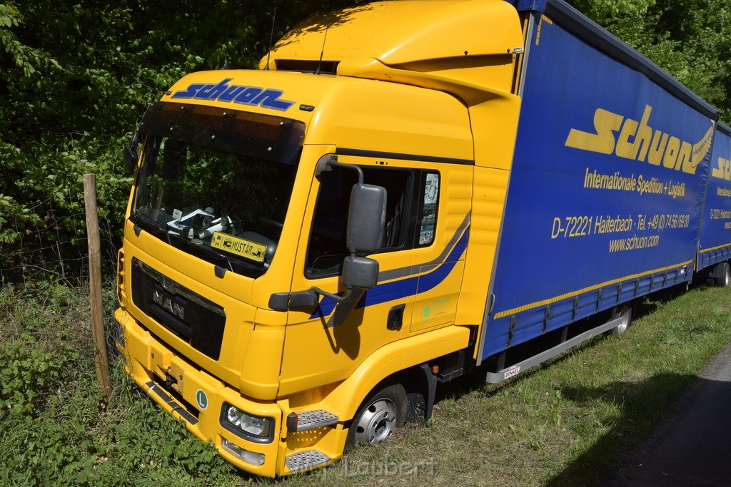 LKW in Boeschung A 3 Rich Frankfurt Hoehe Roesrath Lohmar P019.JPG - Miklos Laubert